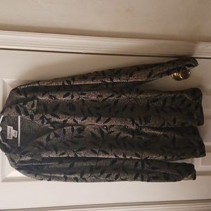 Alfred Dunner size18 gold and black blouse.